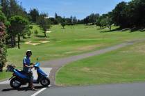 De scooter pelos campos de golfe de Bermuda